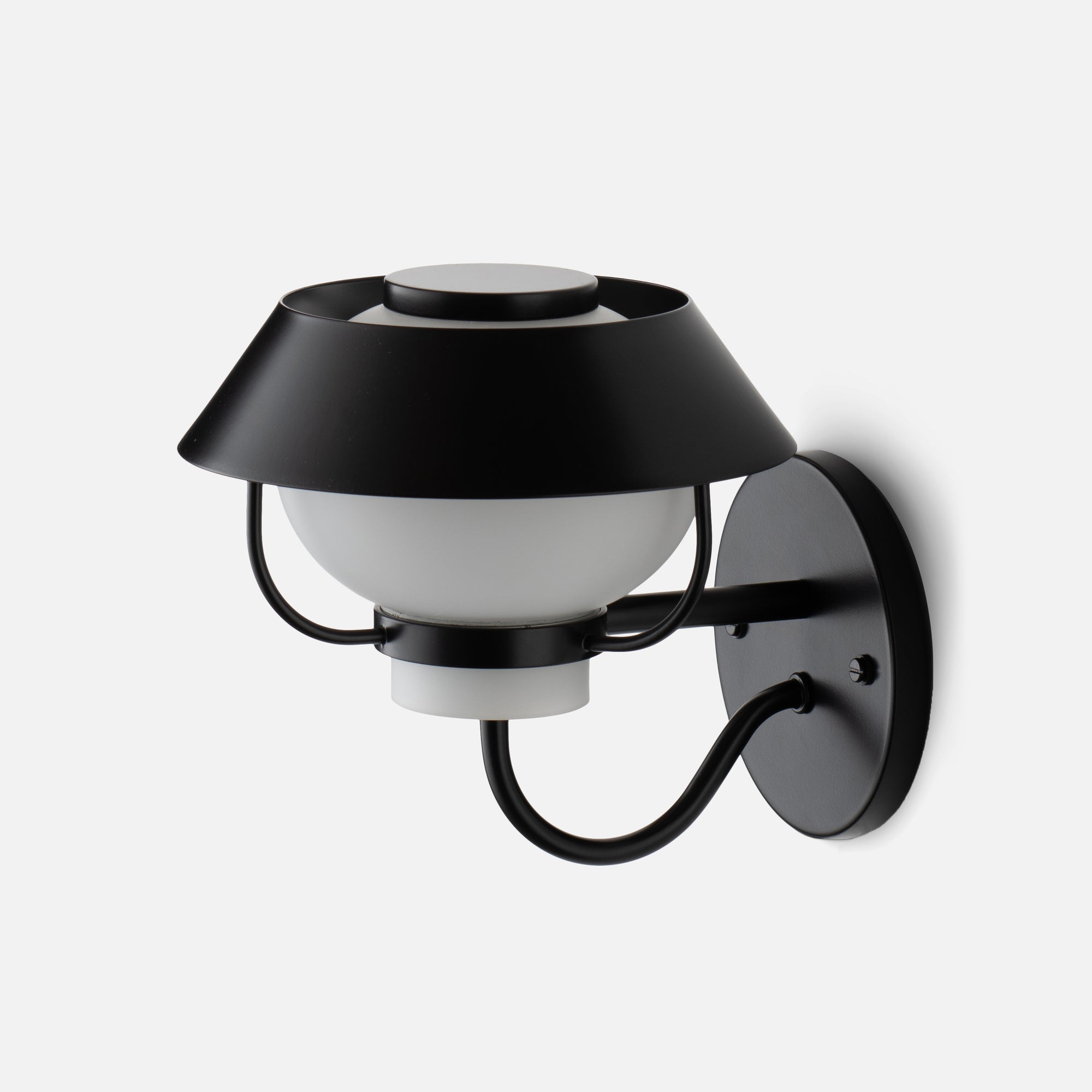 fall25_148284_alfred-sconce-bk-s-alt-edit_silo_1x1_jw-1.jpg